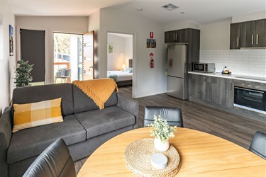 2025_Kaniva_cabins_georgiemann_low-res_9.jpg